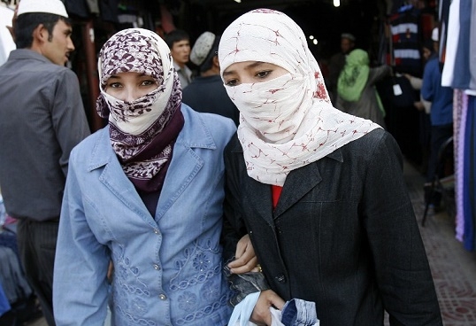 Perempuan Iran Tolak Hukum Wajib Berhijab