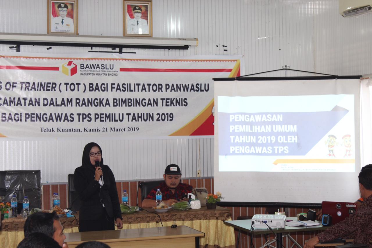 Bawaslu Kuansing Laksanakan Bimtek Bagi Fasilitator Panwaslu Kecamatan