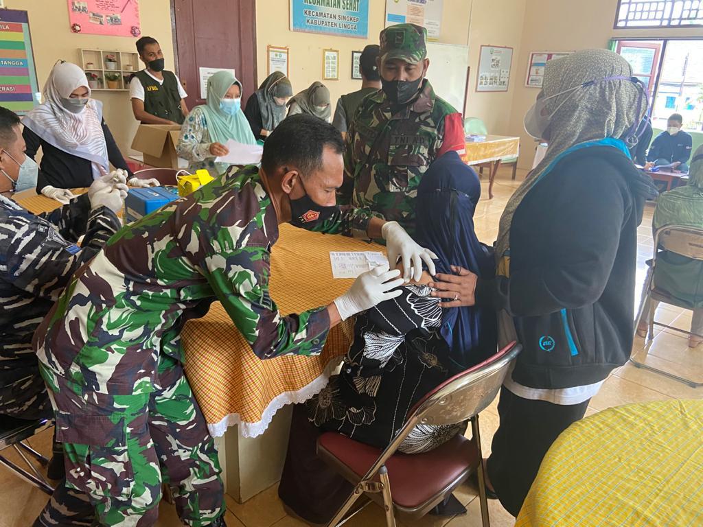 Sukseskan Vaksinasi di Lingga, Danrem 033/WP Kerahkan 4 Nakes Rem 033/WP Guna Perbantukan Vaksinator di Lingga