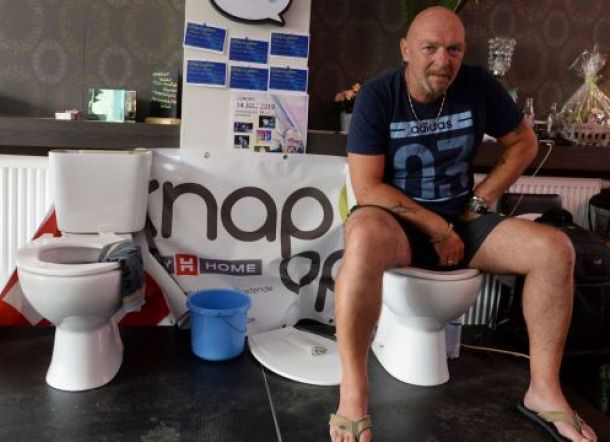 Ingin Cetak Rekor Dunia, Pria Ini Habiskan Waktu 5 Hari Duduk di Toilet