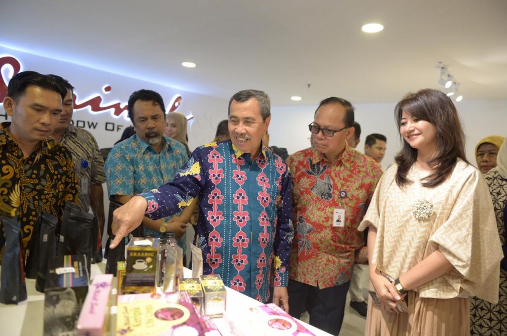 Gubri Buka Pameran Singkat Produk Unggulan Provinsi Riau
