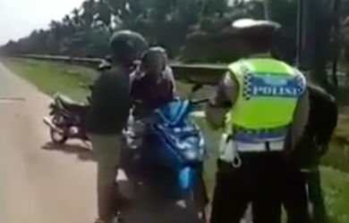 Ini Fakta Video Mayat Dibonceng Motor Dihentikan Polisi
