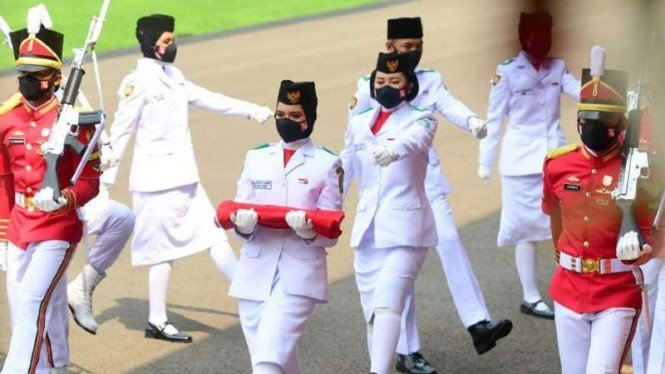Ardelia Muthia Si Paskibraka Pembawa Baki Bendera Pusaka di Istana