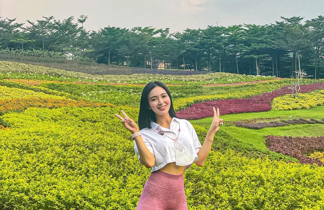 Wika Salim Pakai Celana Ketat Bikin Gagal Fokus, Netizen: Nyeplak!