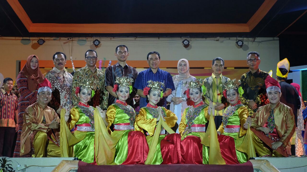 Festival Kelapa Internasional 2017, Bupati Inhil Bersama Gubri Saksikan Gelar Seni Melayu Serumpun