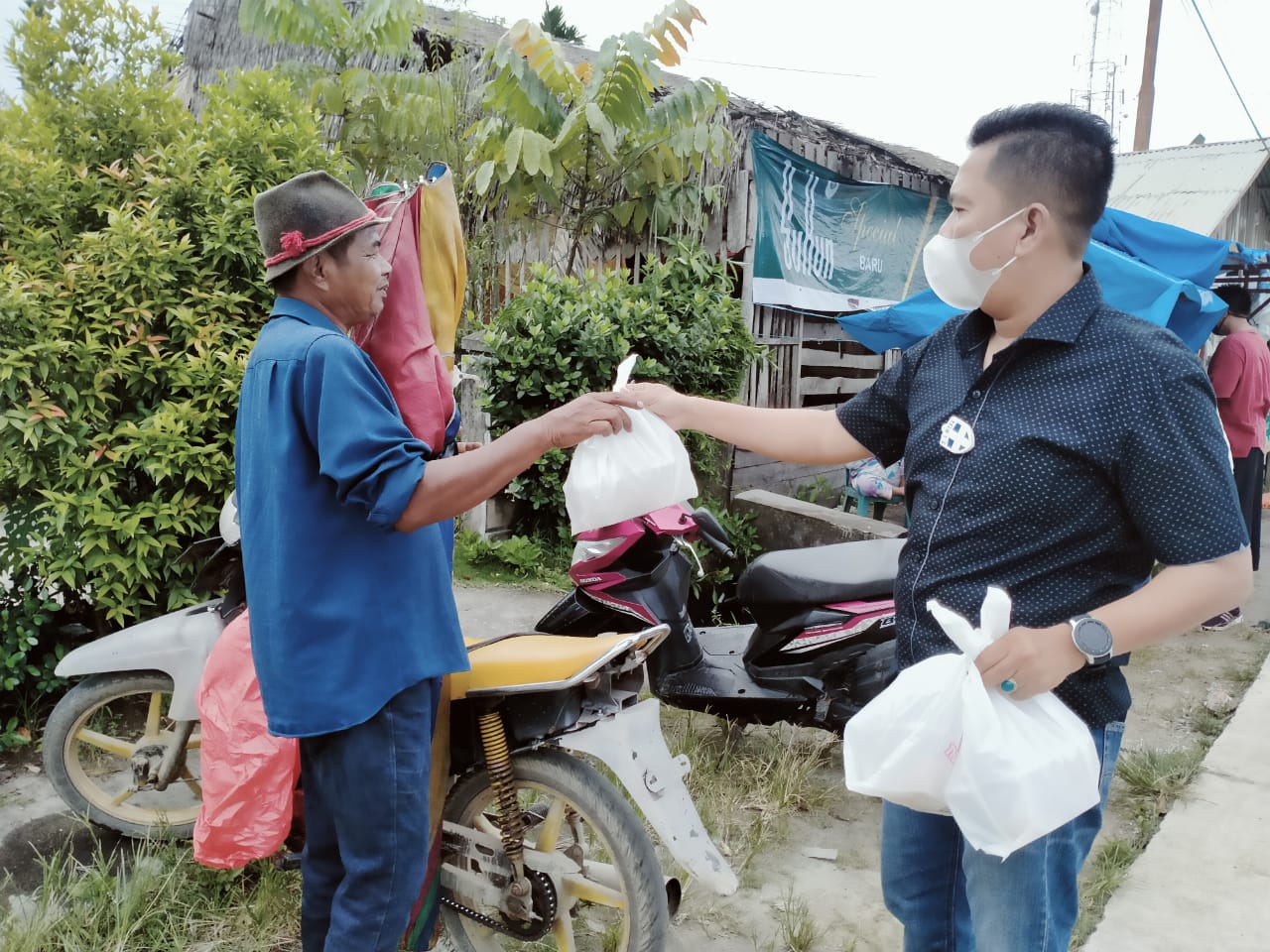 YVB Borong Jualan Pedagang, Tini: Alhamdulillah, Terimakasih Bapak...