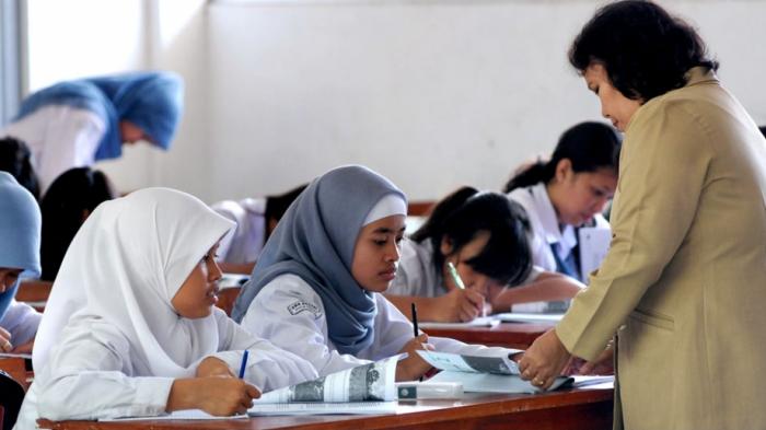 Guru SMA dan SMK di Riau Berlebih