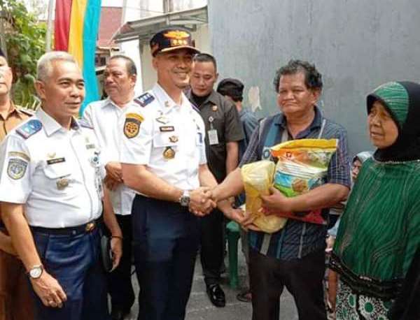 30 Warga Senapelan Terima Zakat Profesi dari Dishub