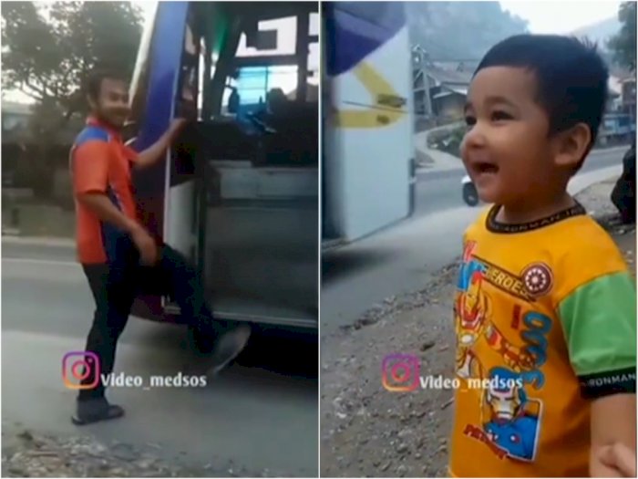 Bocah Ini Saling Lempar Tawa dengan Ayahnya yang Kernet Bus di Jalan