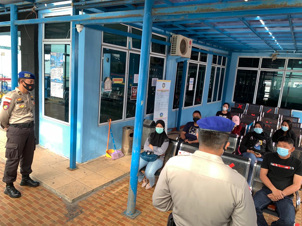 Polres Bintan Gencar Berikan Himbauan Cuaca dan Membagikan Masker Kepada Masyarakat