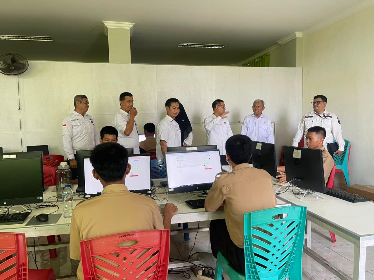 Pemda Inhil Pantau Pelaksanaan Ujian Seleksi PASKIBRAKA di SMKN 1 Tembilahan dan SMAN 1 Tembilahan Kota