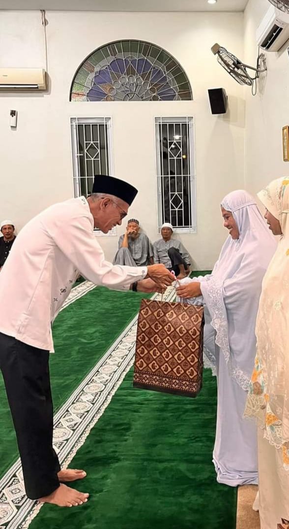 Wakil Pimpinan DPRD Pekanbaru Nofrizal Antarkan Jamaah Haji di Kelurahan Sekip